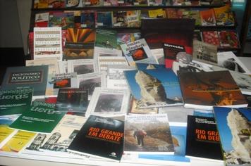 Biblioteca recebe novos Livros