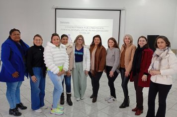 Os candidatos ao cargo de Conselheiro Tutelar, referentes ao Processo Suplementar, participaram de uma formação sobre as atribuições da função na noite de sexta-feira e durante todo o sábado, totalizando 12 horas de curso.